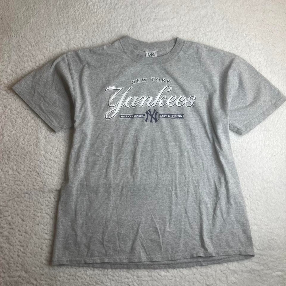 2005 New York Yankees men's grey Lee sport tshirt mlb vintage Y2K L‎